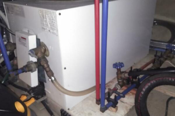 46' Chris Craft 1986 Engineroom