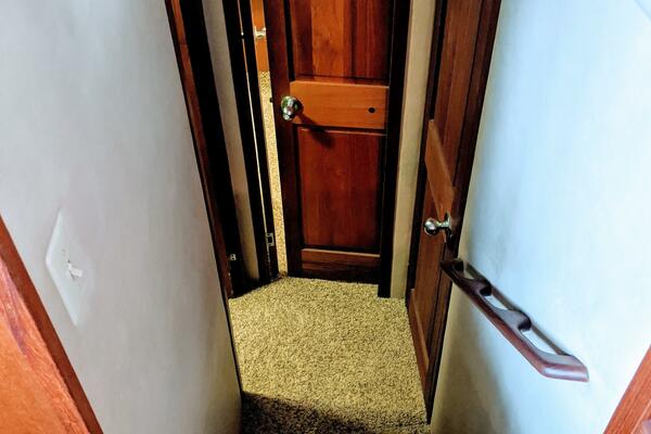 46' Chris Craft 1986 Companionway Aft