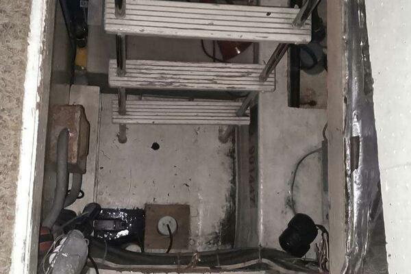 46' Chris Craft 1986 Engineroom