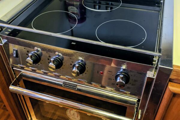 46' Chris Craft 1986 Galley