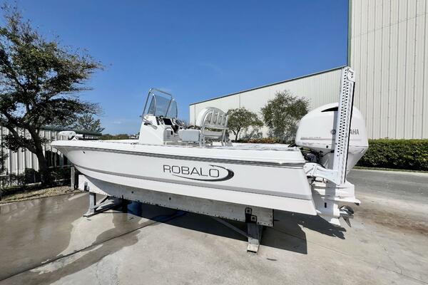 20ft Robalo Yacht For Sale