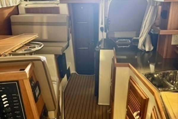 Ranger Tugs R-31 CB Yacht For Sale