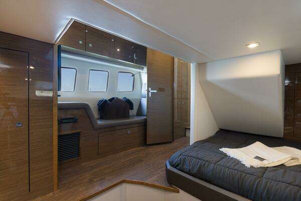 Cruisers 45 Cantius Yacht For Sale