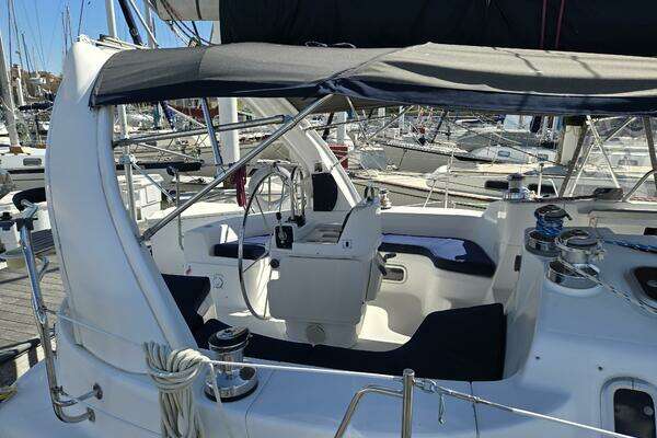 Photo of the 1998 Hunter 410 "Safineia"