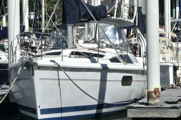 Photo of the 1998 Hunter 410 "Safineia"