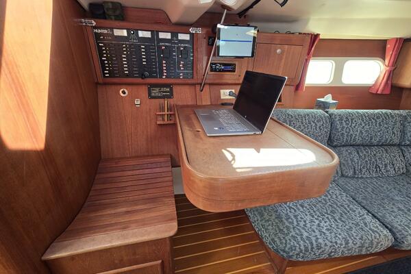 Safineia 41ft Hunter Yacht For Sale