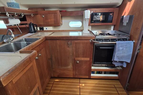 Safineia 41ft Hunter Yacht For Sale