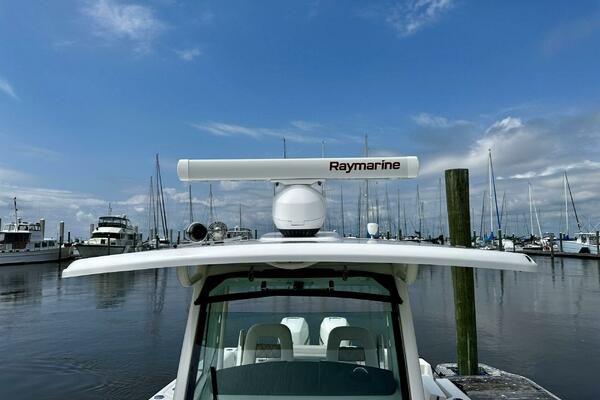 Boston Whaler 33 BOTTOMS UP -  Hardtop