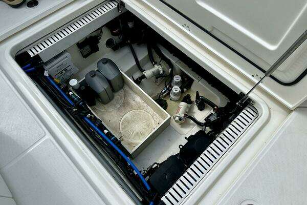 2019 Boston Whaler 33