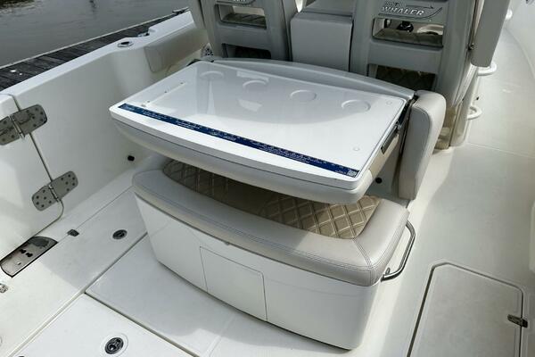 Boston Whaler 33 BOTTOMS UP - Aft Seating