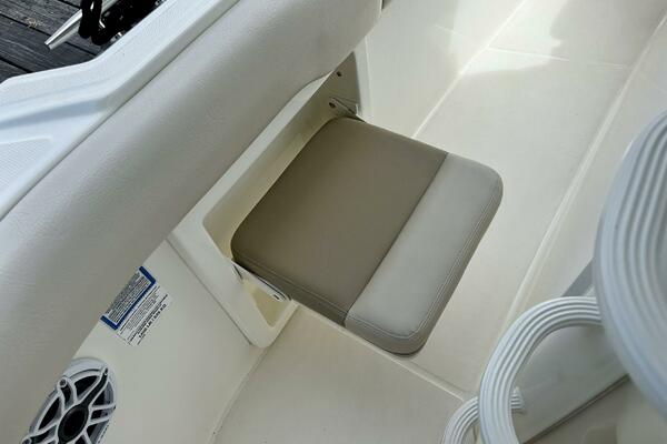 Boston Whaler 33 BOTTOMS UP - Aft Seating