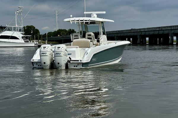 Boston Whaler 33 BOTTOMS UP -  Exterior
