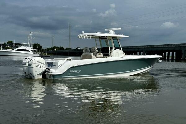 Boston Whaler 33 BOTTOMS UP -  Exterior