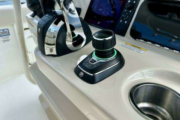 2019 Boston Whaler 33