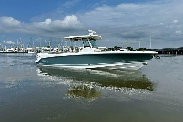 Boston Whaler 33 BOTTOMS UP -  Exterior