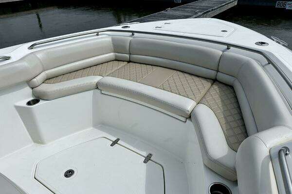 2019 Boston Whaler 33