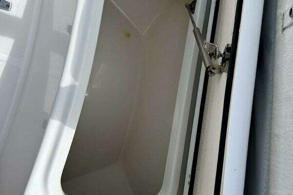 2019 Boston Whaler 33