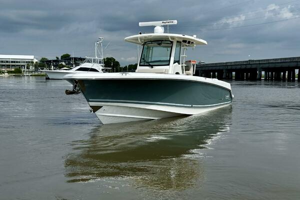 Boston Whaler 33 BOTTOMS UP -  Exterior