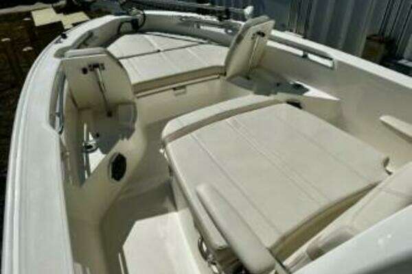 2023 Boston Whaler 25