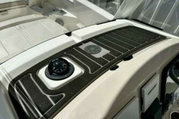 2023 Boston Whaler 25