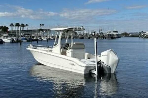 Boston Whaler 250 Dauntless - Exterior