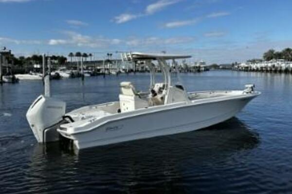 Boston Whaler 250 Dauntless - Exterior