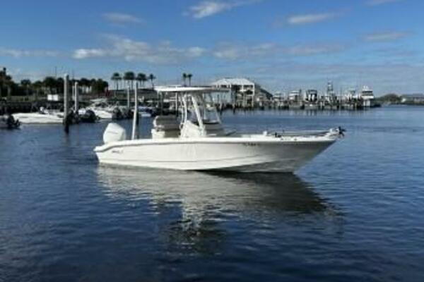 Boston Whaler 250 Dauntless - Exterior