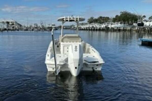 Boston Whaler 250 Dauntless - Exterior