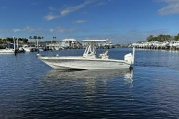 2023 Boston Whaler 250 Dauntless