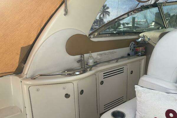 Photo of the 2003 Sea Ray 410 Express Cruiser "Vashumio"