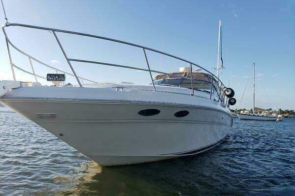 Photo of the 2003 Sea Ray 410 Express Cruiser "Vashumio"