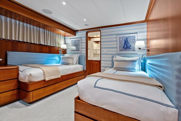 SILVER SEAS 107ft Burger Yacht For Sale