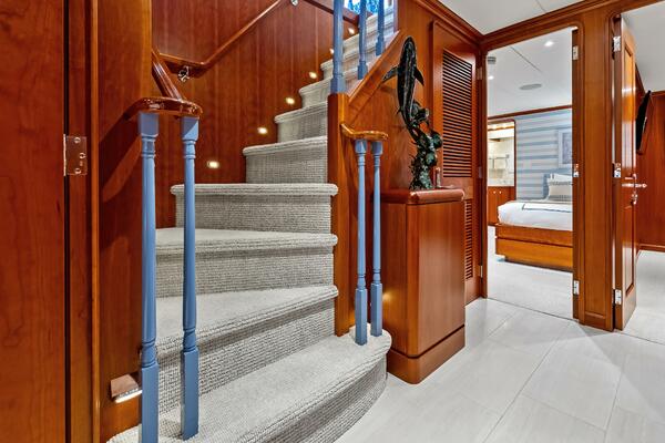 SILVER SEAS 107ft Burger Yacht For Sale