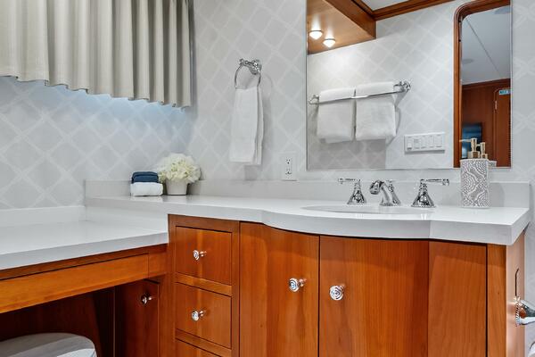 SILVER SEAS 107ft Burger Yacht For Sale