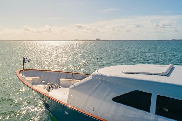 SILVER SEAS 107ft Burger Yacht For Sale