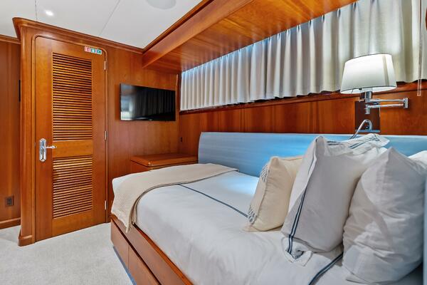 SILVER SEAS 107ft Burger Yacht For Sale