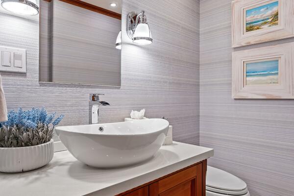 SILVER SEAS 107ft Burger Yacht For Sale