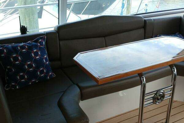 Cruisers Yachts  Yacht For Sale