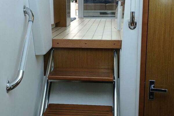 Cruisers Yachts  Yacht For Sale