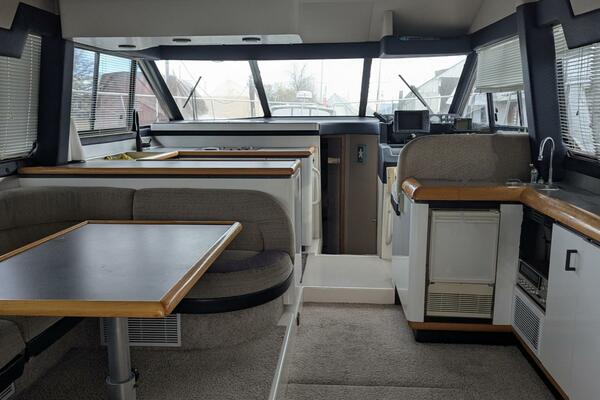 43ft Bayliner Yacht For Sale