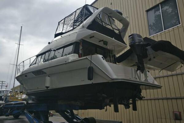 43ft Bayliner Yacht For Sale