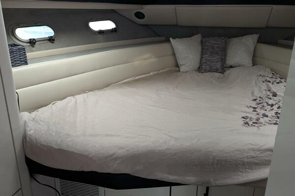 43ft Bayliner Yacht For Sale