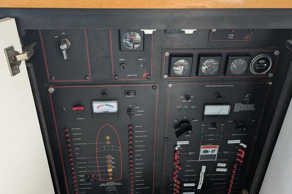 43ft Bayliner Yacht For Sale