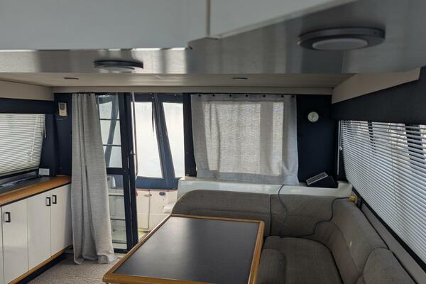 43ft Bayliner Yacht For Sale