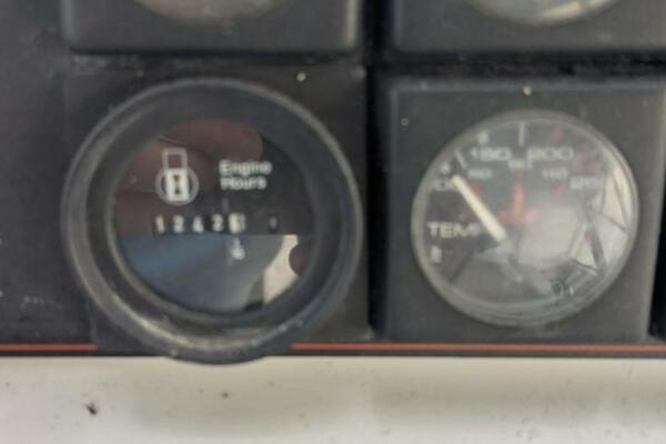 43ft Bayliner Yacht For Sale