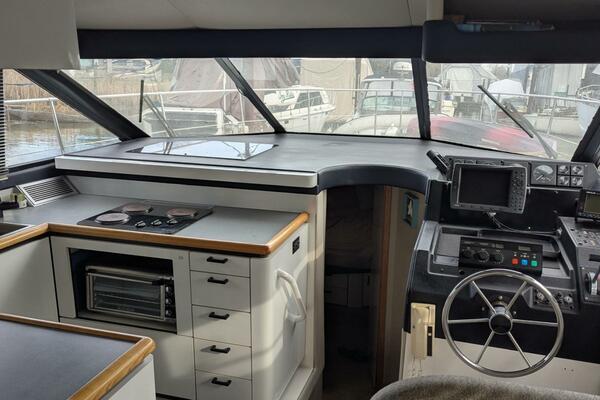 43ft Bayliner Yacht For Sale