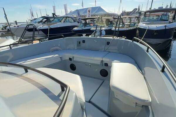 Targa 37 Flybridge Yacht For Sale