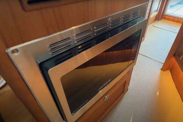 Targa 37 Flybridge Yacht For Sale