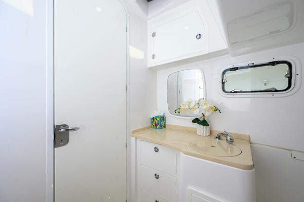 SPRINKLES 41ft HCB Yacht For Sale