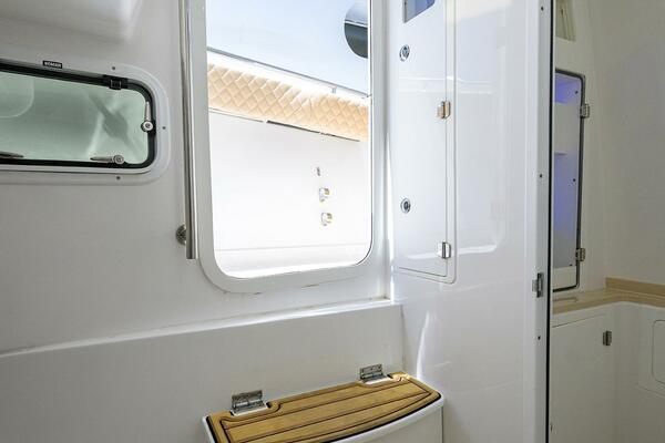 SPRINKLES 41ft HCB Yacht For Sale